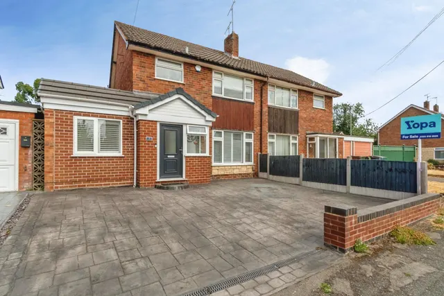 Langley Gardens, Wolverhampton, WV3, photo 1