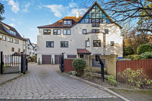 Flat Viceroy Court, Northwood, HA6, photo 1