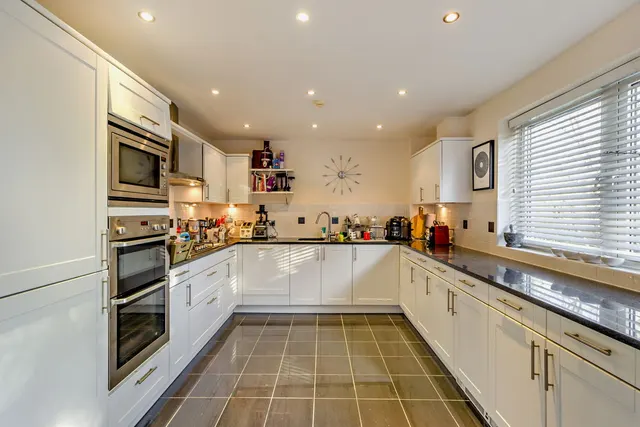 Flat Viceroy Court, Northwood, HA6, photo 2