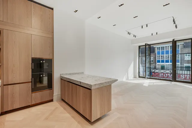 The Whiteley, Queensway, London, photo 1