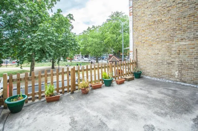 Uxbridge Road, Shepherds Bush, W12, photo 2