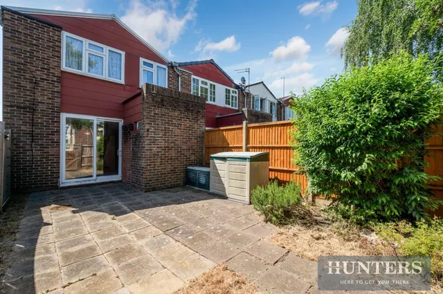 Walnut Tree Road, Brentford, photo 1
