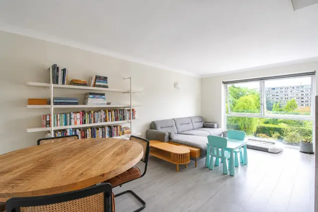 Westleigh Avenue, London, SW15, photo 2