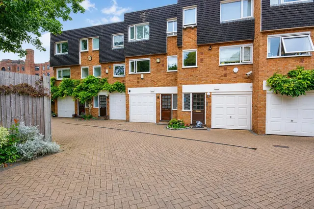 Westleigh Avenue, London, SW15, photo 1
