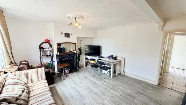 Photo 2 — Fanshawe Crescent, Dagenham, RM9 5DL