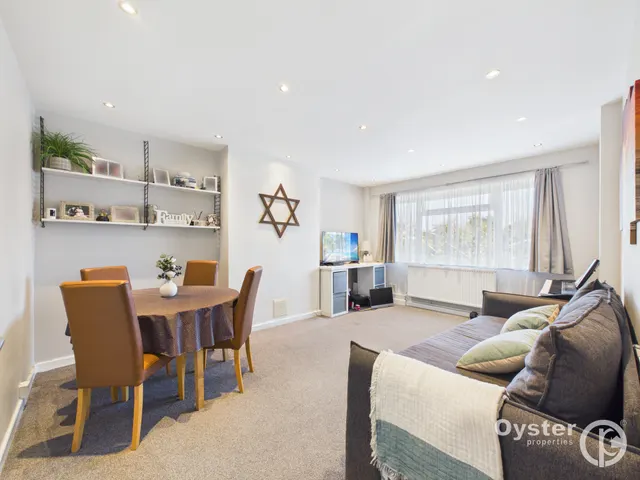 Malcolm Court, Stanmore, HA7, photo 3