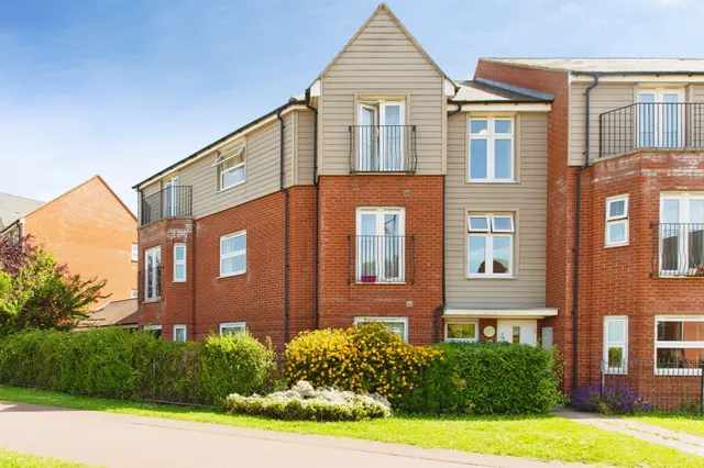 Lancaster Gate, Upper Cambourne, CB23, photo 1