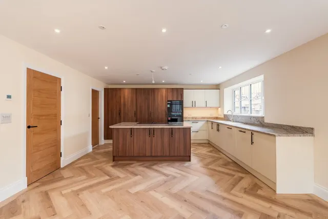 Ruthin Road, Gwernymynydd, CH7, photo 2