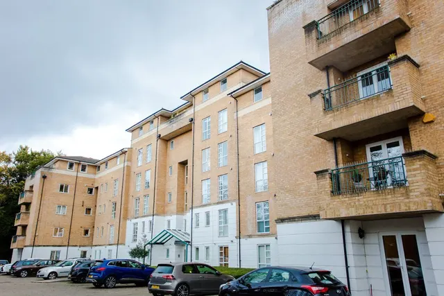 Sparkford Gardens, London, N11, photo 1