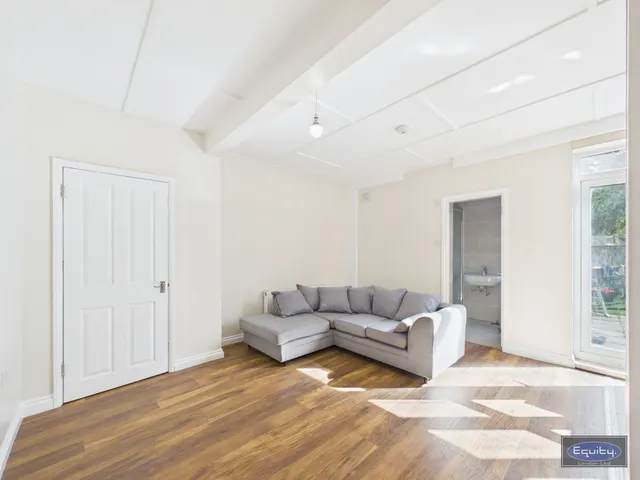 Keeling Road, London, SE9, photo 2