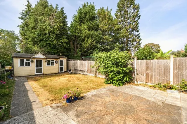 Balmoral Drive, Woking, GU22, photo 1