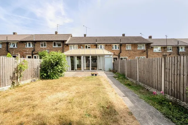 Balmoral Drive, Woking, GU22, photo 2