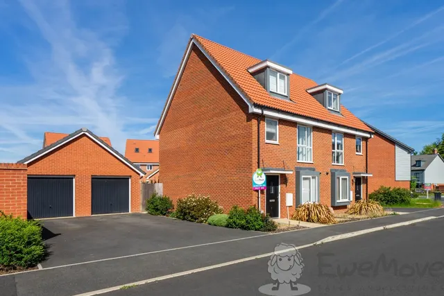 3 bedroom house, Saffron Avenue, Wymondham, NR18