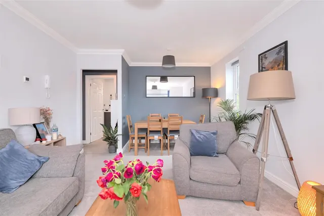 Photo 3 — Bowes Close, Horsham, West Sussex RH13 5SZ