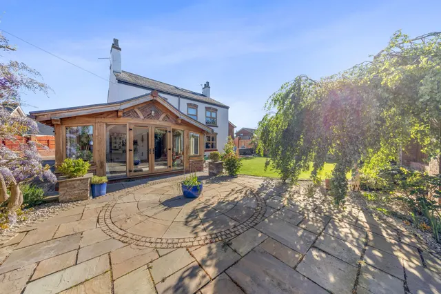 Brow Farm Cottage, Marsh Brook Close, Warrington, Rixton, WA3 6LR, photo 1