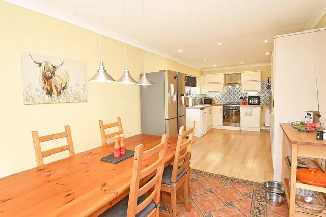 Park Square, Pool In Wharfedale, LS21, photo 2