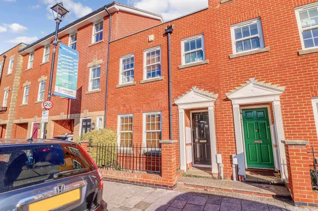 Broad Street, Portsmouth, PO1, photo 1