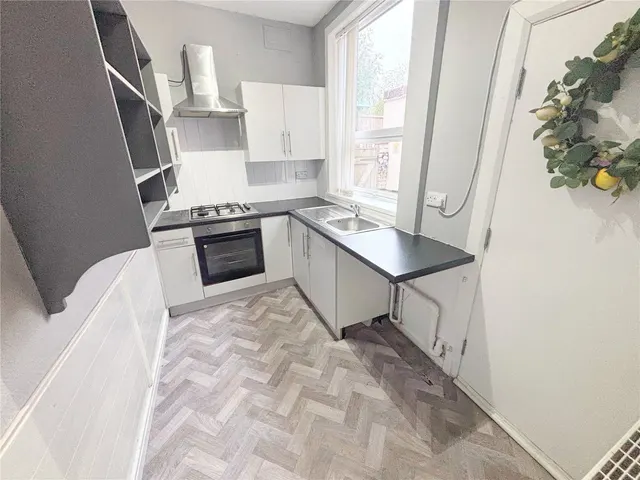 Radclyffe Street, Middleton, M24, photo 3