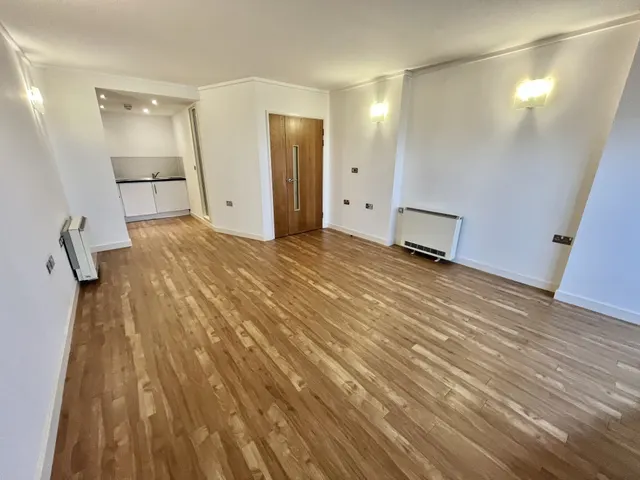 Bolero Square, Nottingham, NG1, photo 1