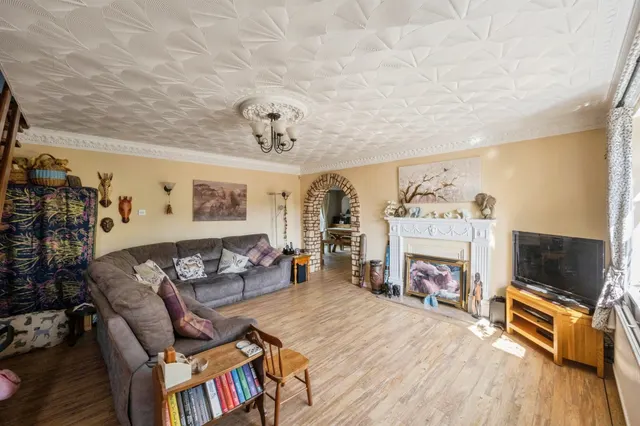 St. Marys Road, Dunsville, DN7, photo 3