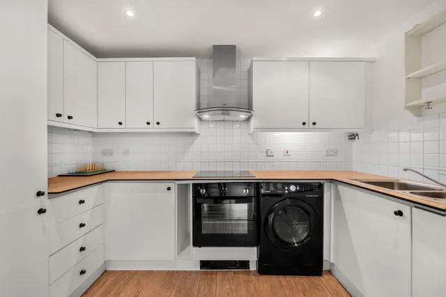 Boardwalk Place, London, E14, photo 2