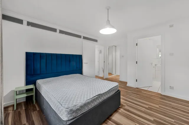 Boardwalk Place, London, E14, photo 3