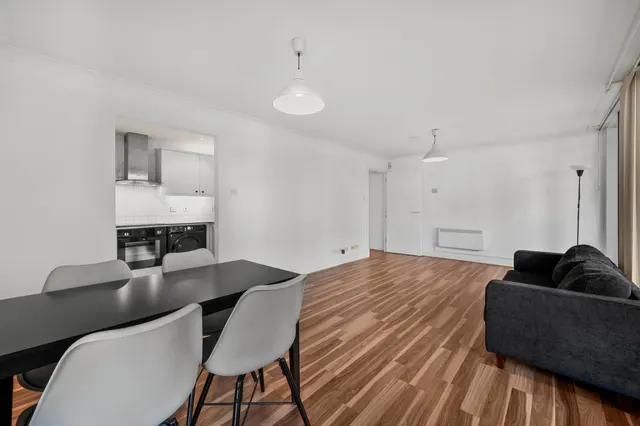 Boardwalk Place, London, E14, photo 1