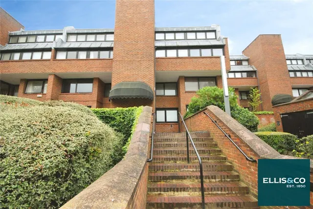 Britten Close, Golders Green, NW11, photo 1