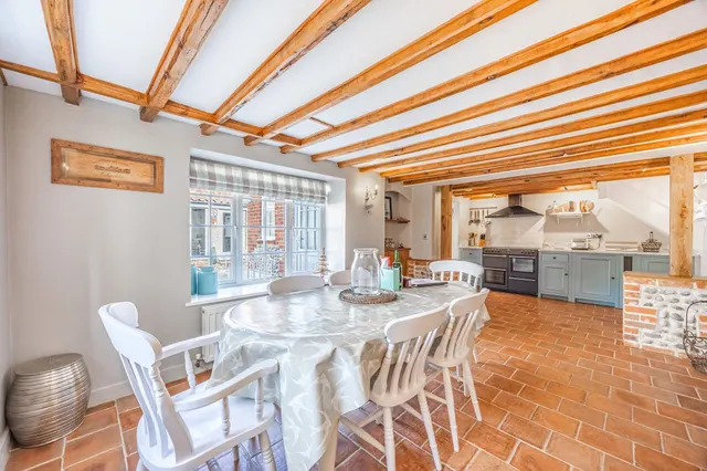 Impressive Flint Cottage in the Super, photo 3