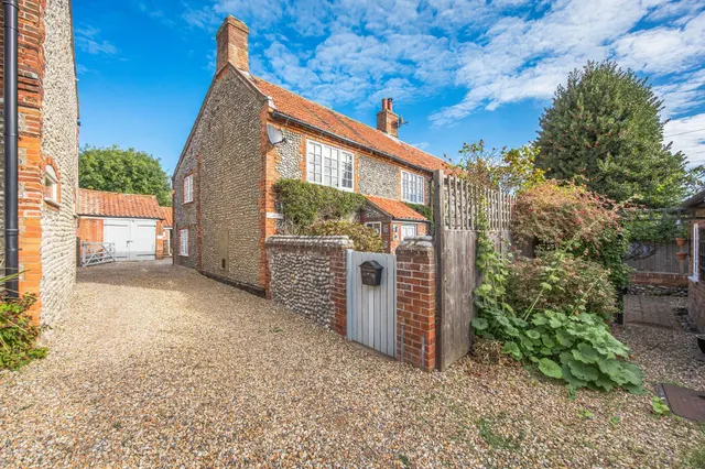 Impressive Flint Cottage in the Super, photo 1