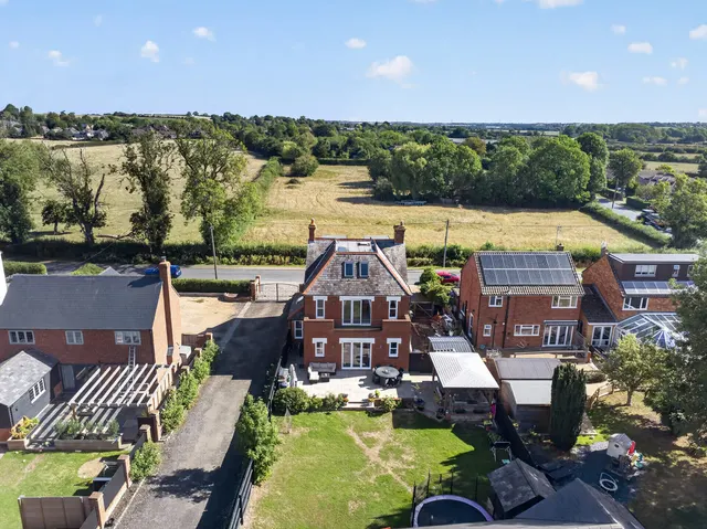 5 bedroom house, Station Road, Stanbridge, LU7