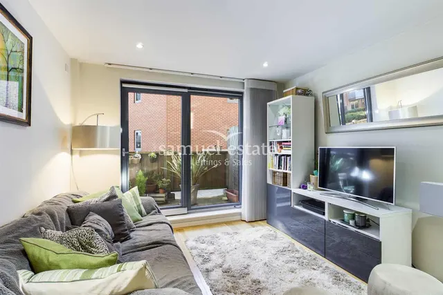 2 Chapter Way, London, SW19 2RY, photo 1