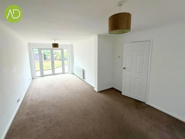 Photo 3 — High Road Wormley, Broxbourne EN10 6LG