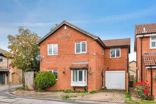 King Henry Drive, Grange Park, SN5, photo 1