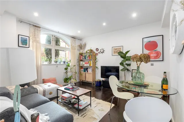 1 bedroom flat — Drummond Way, London, N1