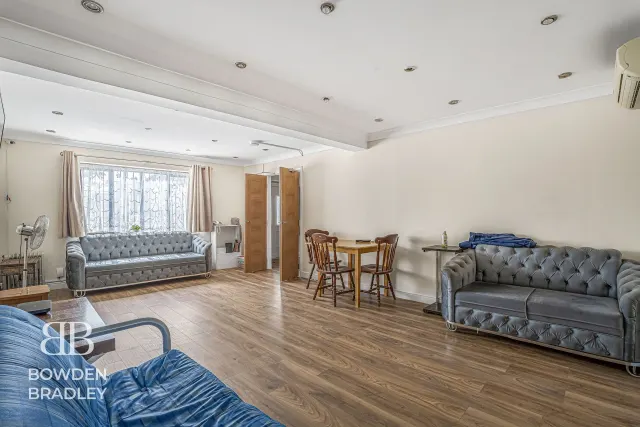 Havering Road, Collier Row, RM1, photo 2