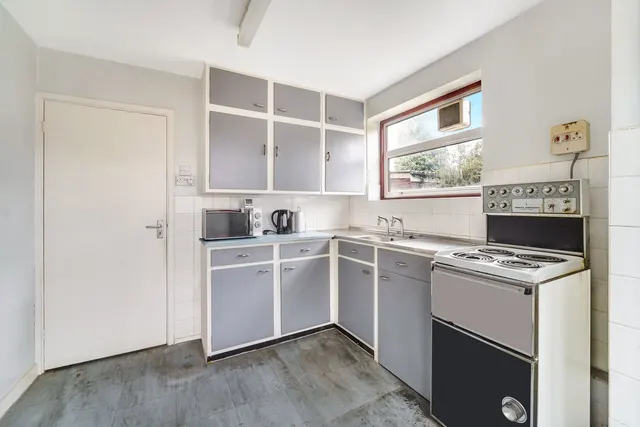 Nightingale Drive, West Ewell, KT19, photo 3
