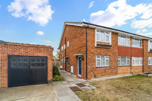 Nightingale Drive, West Ewell, KT19, photo 1