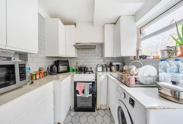 London Road, Morden, SM4, photo 3