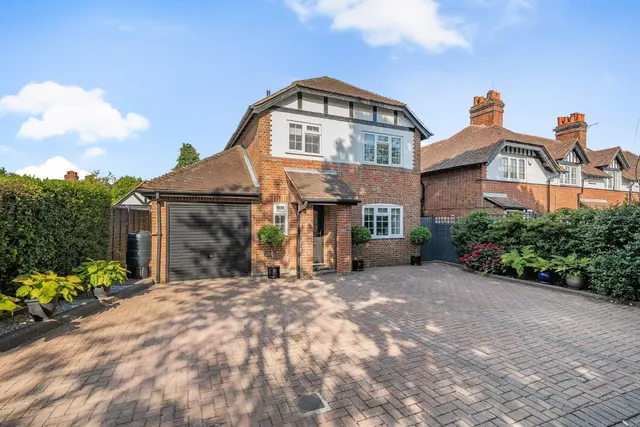 Coronation Road, Littlewick Green, photo 1
