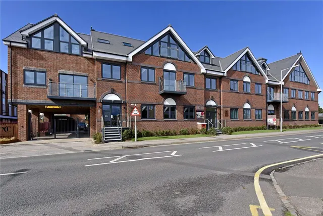 Medley Court, 77 Woodside Road, Amersham, HP6 6FY, photo 1