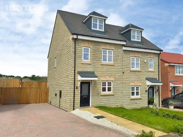 Vowden Chase, Stairfoot, S70, photo 1