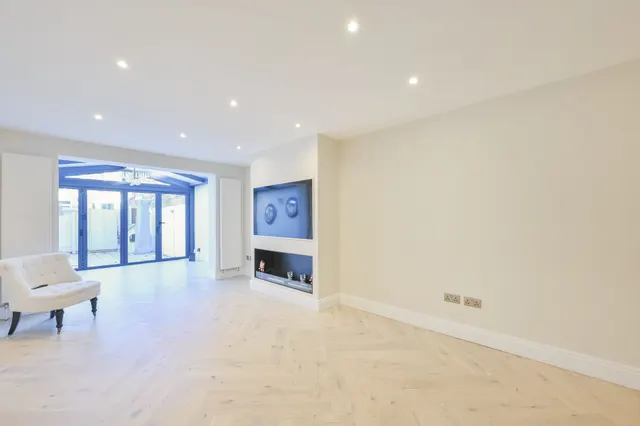 28 Pooles Lane, London, photo 1
