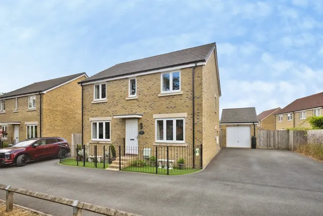 Sandpiper Drive, Houndstone, Yeovil, photo 1