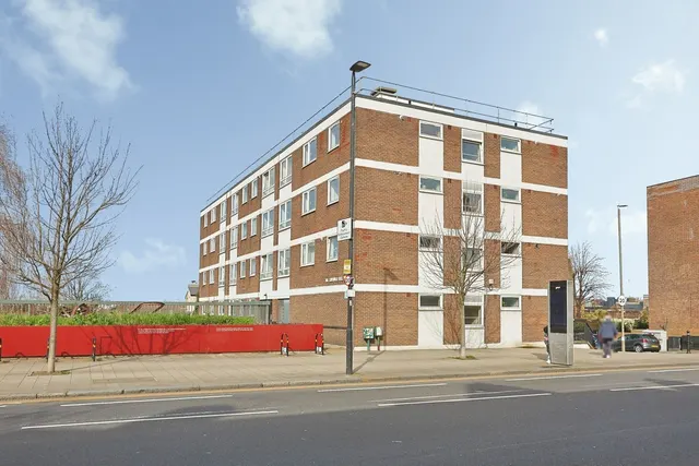 Lavender Hill, London, SW11, photo 1