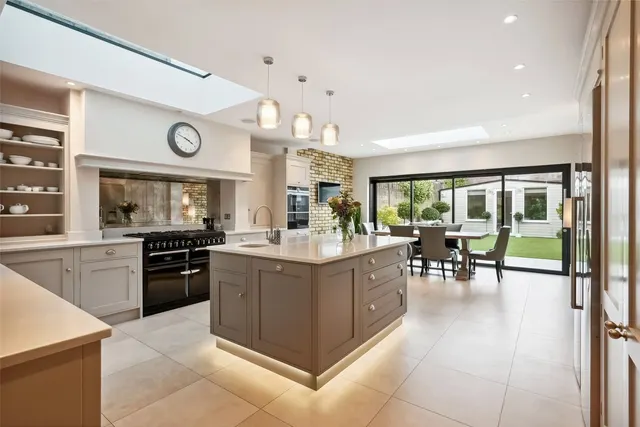 Photo 2 — Heath Gardens, Twickenham, TW1 4LZ