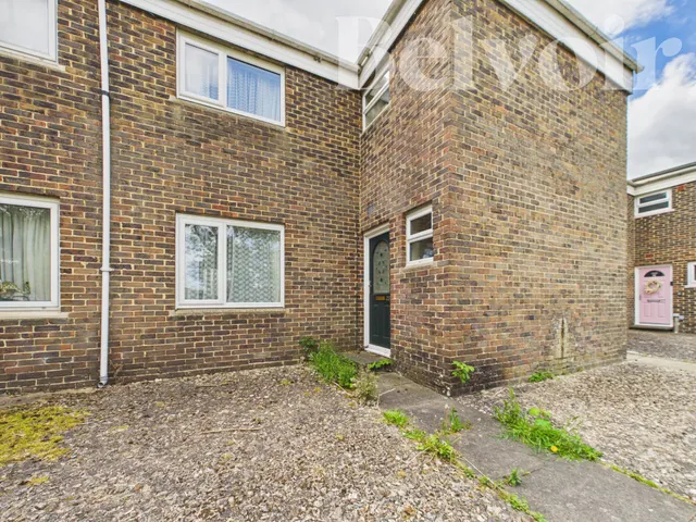 Lawrence Close, Basingstoke, RG24, photo 1
