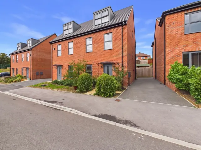 Ellercroft Way, Pontefract, WF8, photo 1