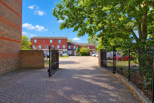 Clayburn Circle, Basildon, SS14, photo 2