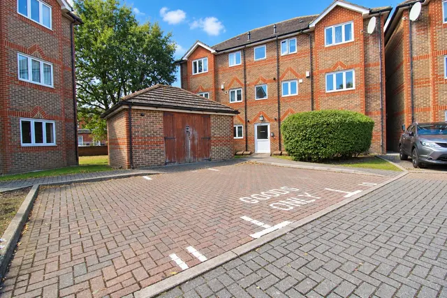 Clayburn Circle, Basildon, SS14, photo 3